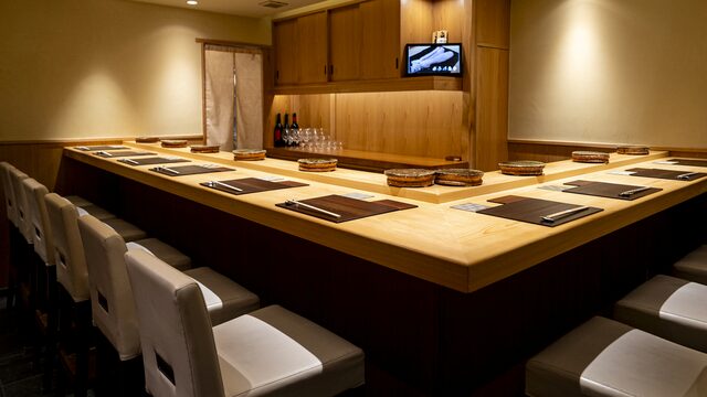 寿司 花おか 店内